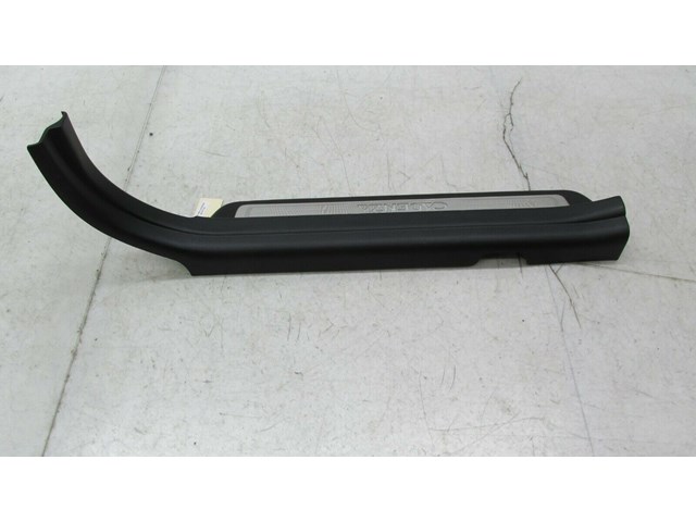 2014-2016 KIA CADENZA OEM RIGHT FRONT PASS SIDE LOWER DOOR SILL ILLUMINATED 