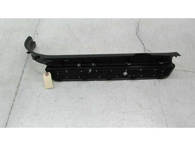 2014-2016 KIA CADENZA OEM RIGHT FRONT PASS SIDE LOWER DOOR SILL ILLUMINATED 