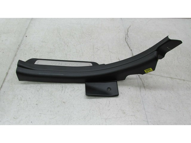 2014-2016 KIA CADENZA OEM RIGHT REAR PASSENGER SIDE LOWER DOOR SILL TRIM 