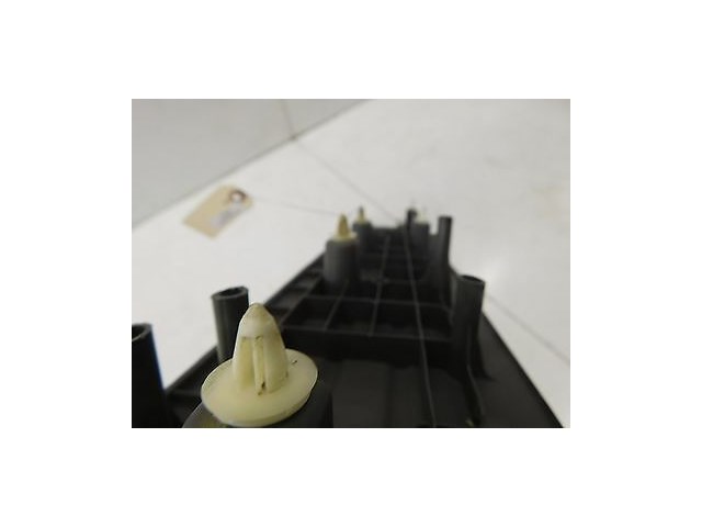 2007-2009 NISSAN QUEST OEM RIGHT FRONT PASSENGER SIDE DOOR SILL SCUFF PLATE