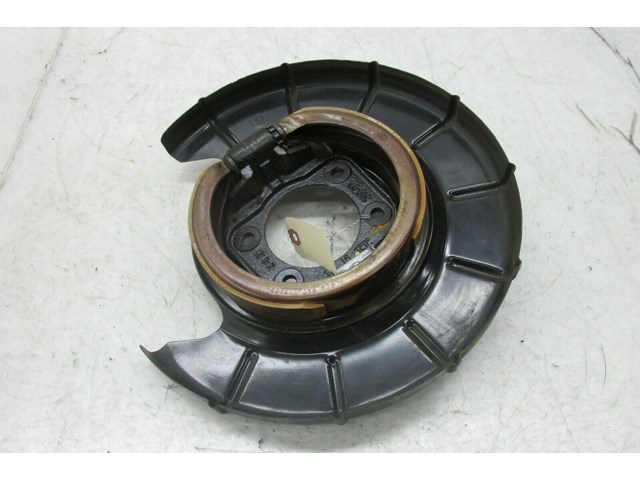 2014-2016 KIA CADENZA OEM RIGHT REAR BRAKE DUST SHIELD 