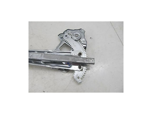 2014-2015 NISSAN VERSA NOTE OEM RIGHT FRONT WINDOW REGULATOR 