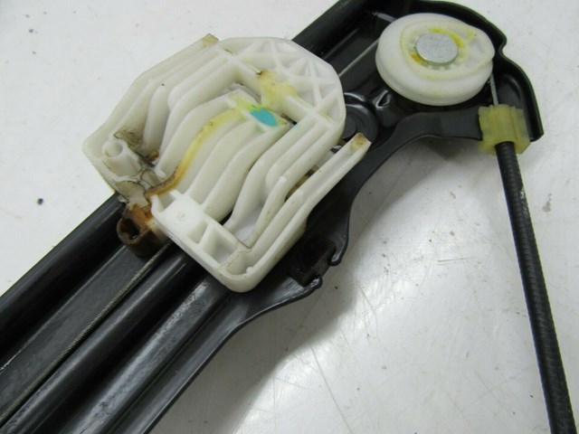 2007-2010 BMW X5 E70 OEM LEFT FRONT DRIVER DOOR WINDOW REGULATOR WITHOUT MOTOR