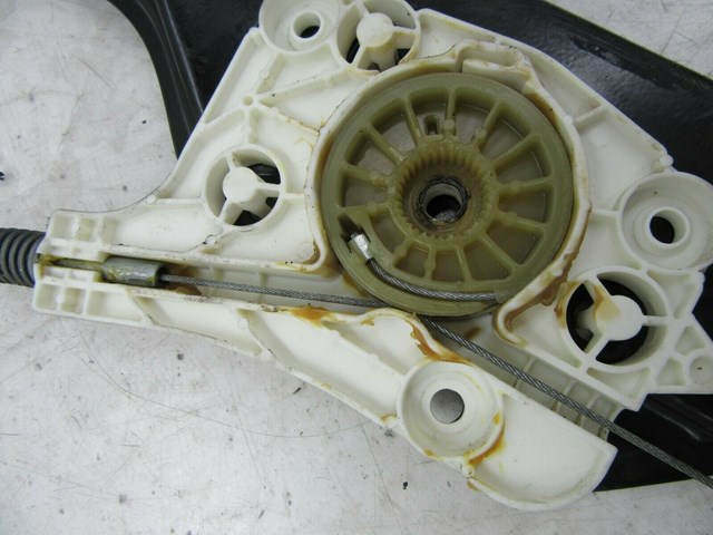2007-2010 BMW X5 E70 OEM LEFT FRONT DRIVER DOOR WINDOW REGULATOR WITHOUT MOTOR