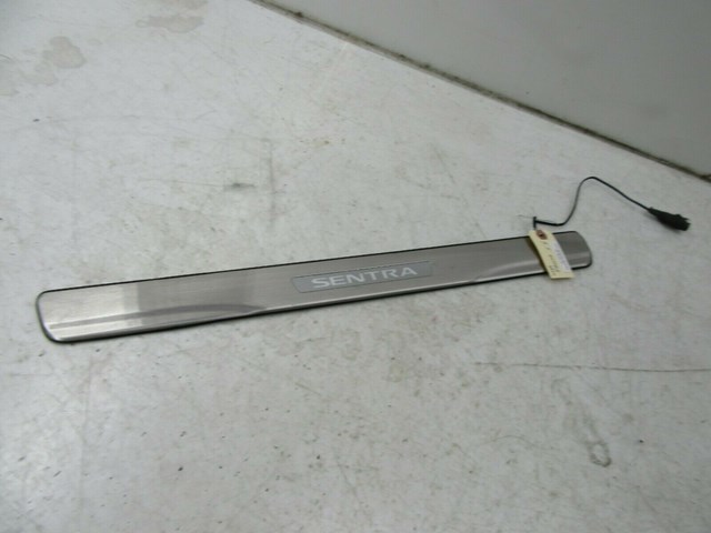 2013-2018 NISSAN SENTRA SV OEM RIGHT FRONT ILLUMINATED DOOR SILL SCUFF PLATE
