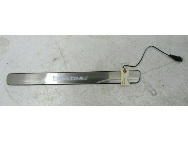 2013-2018 NISSAN SENTRA SV OEM RIGHT FRONT ILLUMINATED DOOR SILL SCUFF PLATE