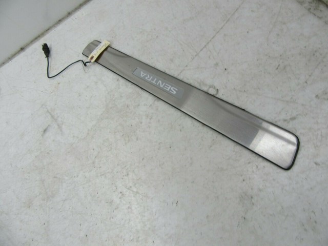 2013-2018 NISSAN SENTRA SV OEM RIGHT FRONT ILLUMINATED DOOR SILL SCUFF PLATE