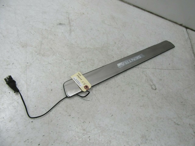 2013-2018 NISSAN SENTRA SV OEM RIGHT FRONT ILLUMINATED DOOR SILL SCUFF PLATE