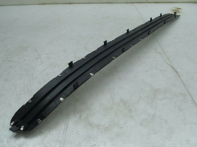 2004-2007 VOLKSWAGEN TOUAREG OEM LEFT FRONT DOOR SILL TRIM PANEL 