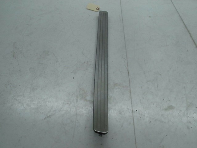 2004-2007 VOLKSWAGEN TOUAREG OEM LEFT FRONT DOOR SILL TRIM PANEL 