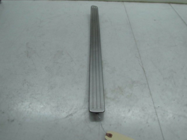 2004-2007 VOLKSWAGEN TOUAREG OEM LEFT FRONT DOOR SILL TRIM PANEL 