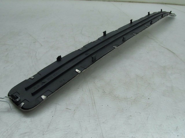 2004-2007 VOLKSWAGEN TOUAREG OEM LEFT FRONT DOOR SILL TRIM PANEL 
