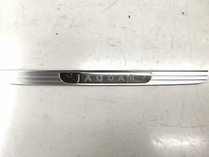 2004-2007 JAGUAR XJ8 X350 OEM RIGHT FRONT PASSENGER DOOR SILL TRIM