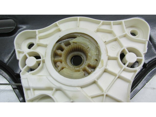 2007-2011 BMW 328i E90 OEM RIGHT FRONT DOOR WINDOW REGULATOR 