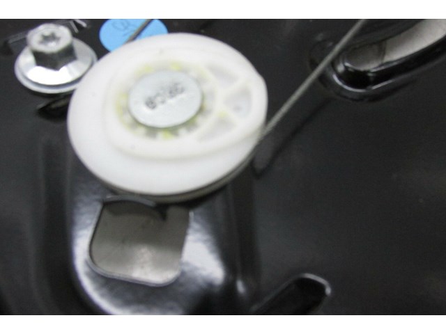 2006-2013 VOLVO C70 T5 OEM CONVERTIBLE RIGHT REAR QUARTER  WINDOW REGULATOR