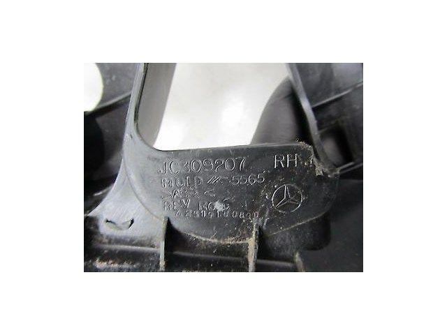 2006-2009 MERCEDES R350 W251 OEM RIGHT FRONT PASSENGER'S LOWER SEAT TRIM SET