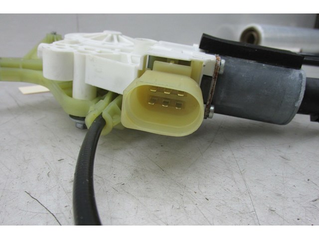  2009-2013 BMW 328i E93 LCI OEM RIGHT PASSENGER DOOR WINDOW REGULATOR W/ MOTOR 