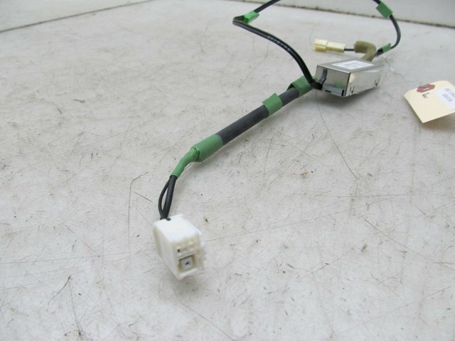 2004-2009 LEXUS RX350 RX330 OEM REAR RADIO NOISE FILTER 