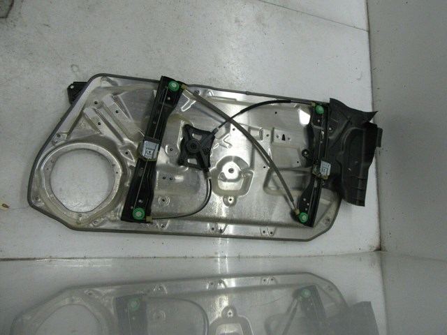 2012-2015 MERCEDES C350 COUPE OEM LEFT SIDE DOOR WINDOW REGULATOR 