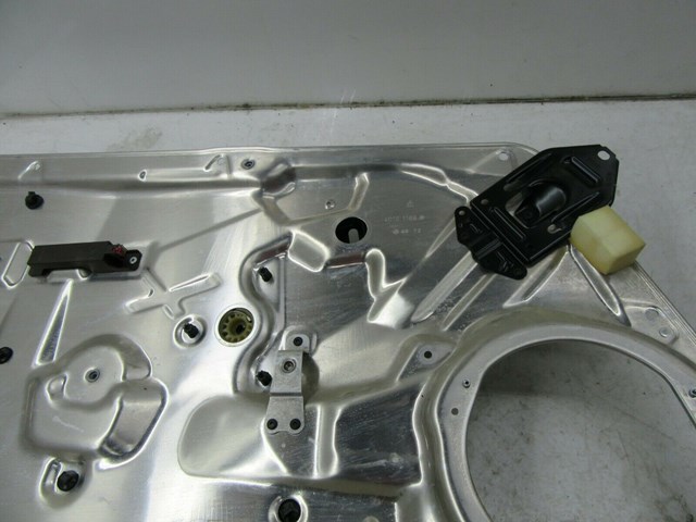 2012-2015 MERCEDES C350 COUPE OEM LEFT SIDE DOOR WINDOW REGULATOR 