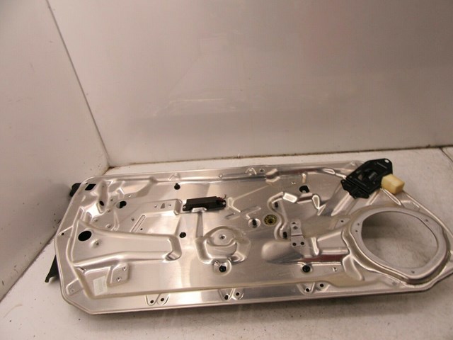 2012-2015 MERCEDES C350 COUPE OEM LEFT SIDE DOOR WINDOW REGULATOR 