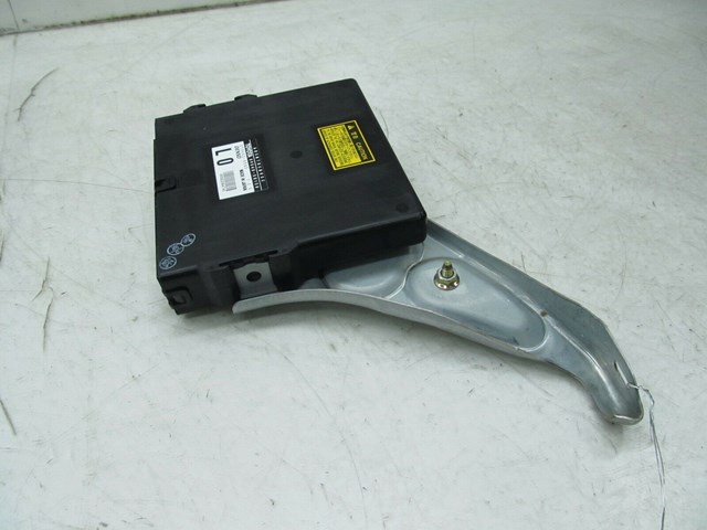 O2001-2006 LEXUS LS430 OEM LEFT FRONT DASH ABS TRACTION CONTROL MODULE 