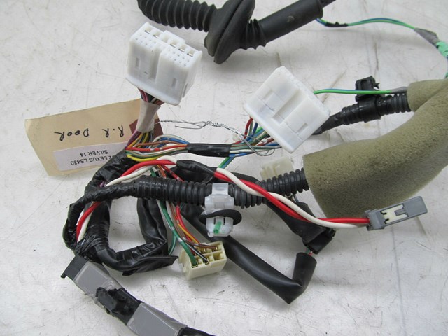 2001-2006 LEXUS LS430 OEM RIGHT REAR DOOR WIRING HARNESS PLUG 