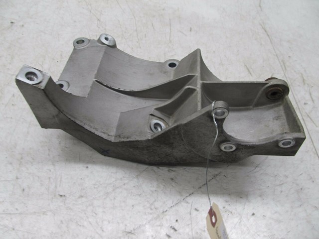 2004-2007 VOLKSWAGEN TOUAREG OEM FRONT COMPRESSOR/POWER STEERING SUPPORT BRACKET