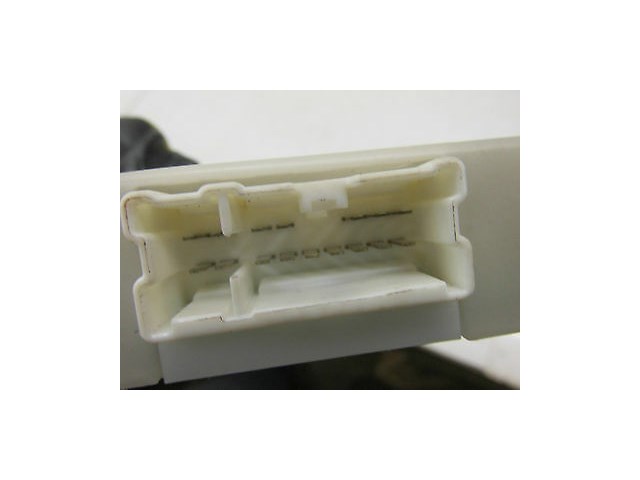 2003-2004 INFINITI G35 COUPE OEM RIGHT FRONT PASSENGERS SIDE SEAT CONTROL MODULE