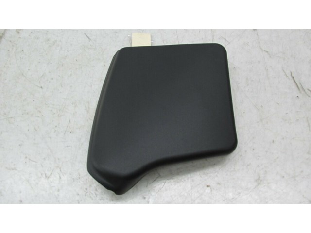 2009-2012 AUDI Q5 8R OEM LEFT REAR INNER TAIL LIGHT COVER TRIM 