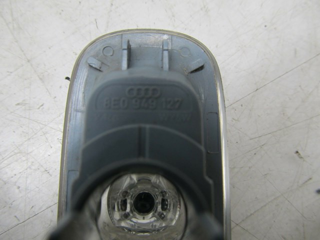 2005-2008 AUDI A6 C6 OEM RIGHT FRONT FENDER SIDE MARKER LIGHT 
