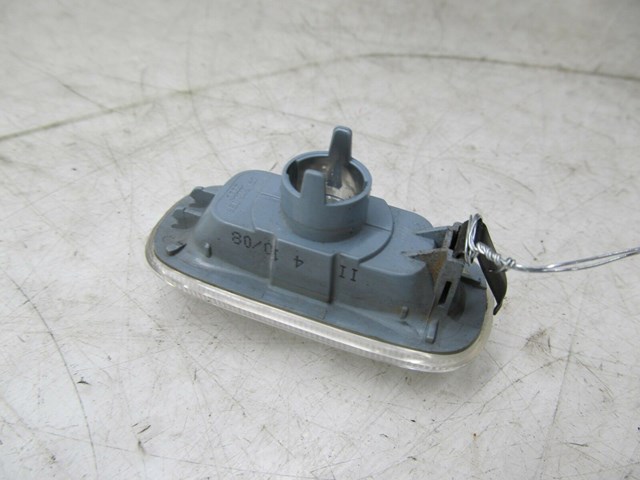 2005-2008 AUDI A6 C6 OEM RIGHT FRONT FENDER SIDE MARKER LIGHT 