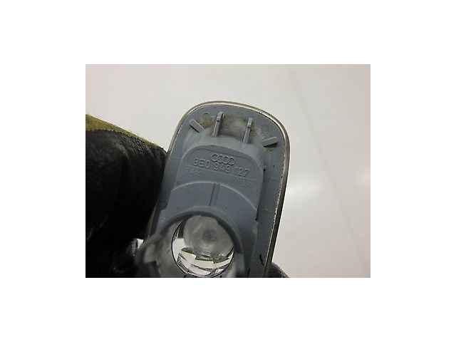 2009 AUDI A4 CABRIOLET 2.0T OEM LEFT FRONT FENDER SIDE MARKER LIGHT 8E0 949 127