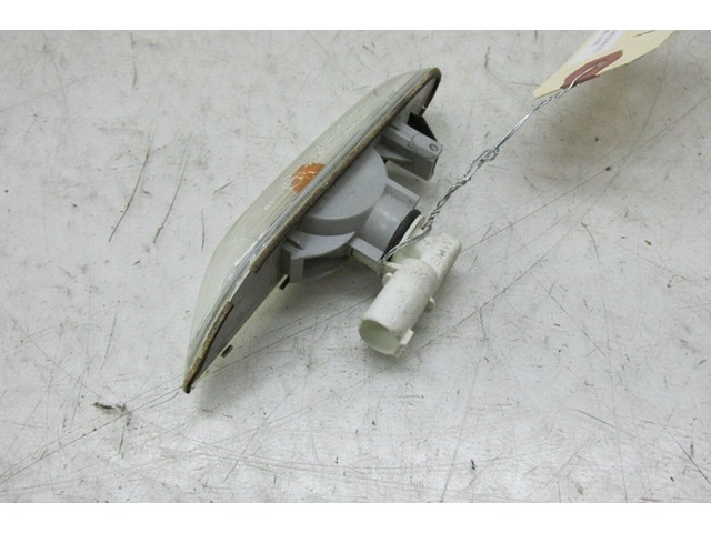   2009-2013 BMW 328i E93 E92 LCI OEM LEFT FRONT DRIVER SIDE  FENDER SIDE MARKER 