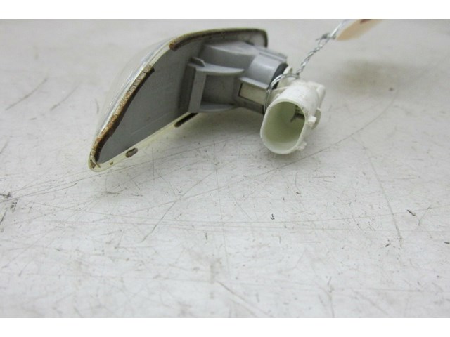   2009-2013 BMW 328i E93 E92 LCI OEM LEFT FRONT DRIVER SIDE  FENDER SIDE MARKER 