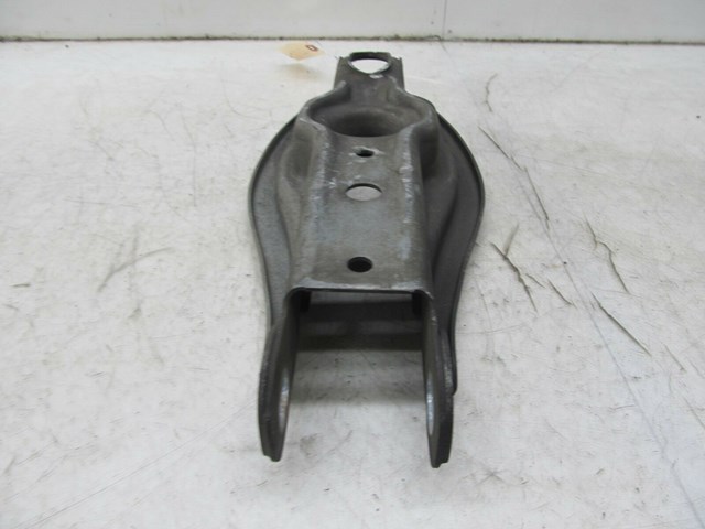 2007-2010 BMW 328xi E90 OEM RIGHT REAR LOWER CONTROL ARM SPRING HOLDER 