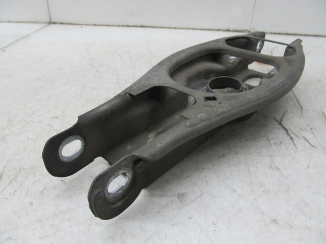 2007-2010 BMW 328xi E90 OEM RIGHT REAR LOWER CONTROL ARM SPRING HOLDER 