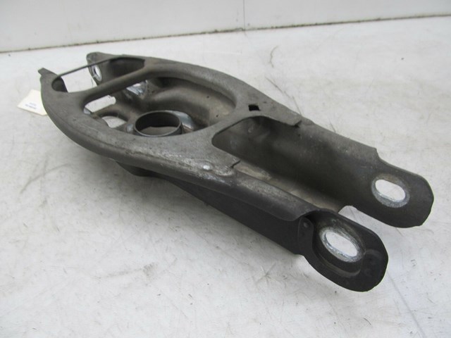 2007-2010 BMW 328xi E90 OEM RIGHT REAR LOWER CONTROL ARM SPRING HOLDER 