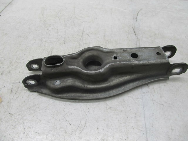 2007-2010 BMW 328xi E90 OEM RIGHT REAR LOWER CONTROL ARM SPRING HOLDER 