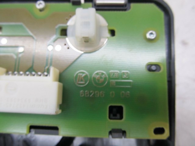 2007-2010 BMW 328xi E90 OEM REAR UPPER DOME LIGHT 6 936 148 