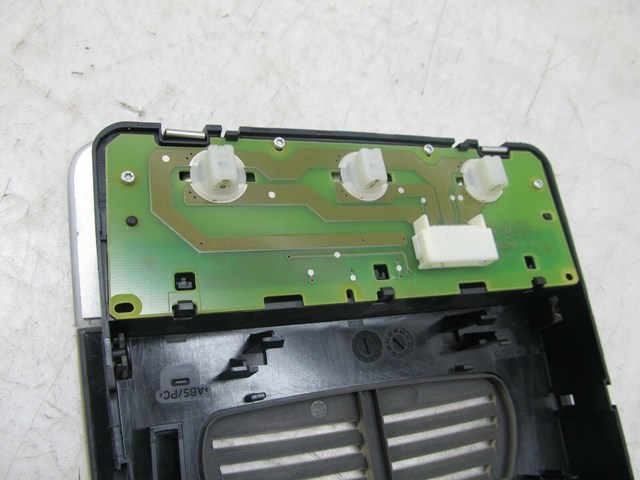 2007-2010 BMW 328xi E90 OEM REAR UPPER DOME LIGHT 6 936 148 