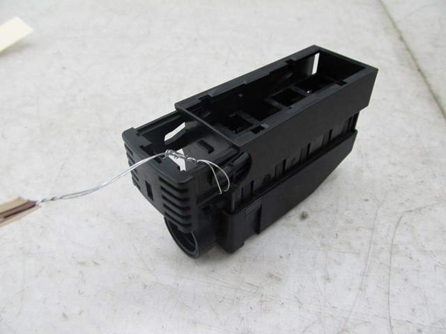 2004-2011 SAAB 9-3 OEM LEFT FRONT LOWER SEAT PLASTIC WIRING PLUG HOUSING 