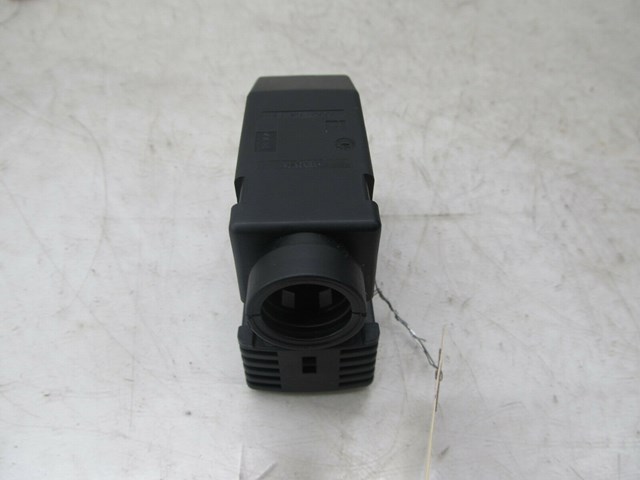 2004-2011 SAAB 9-3 OEM RIGHT FRONT LOWER SEAT PLASTIC WIRING PLUG HOUSING 
