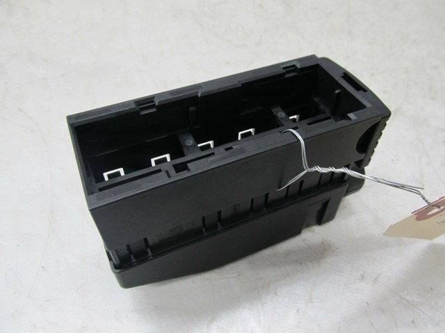 2004-2011 SAAB 9-3 OEM RIGHT FRONT LOWER SEAT PLASTIC WIRING PLUG HOUSING 