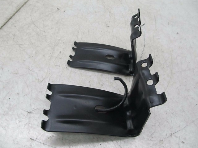 2007-2013 CHEVROLET TAHOE OEM LEFT REAR TIRE HOLDER CHUCKS PAIR (2)