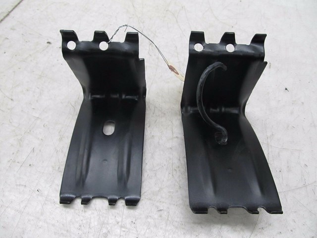 2007-2013 CHEVROLET TAHOE OEM LEFT REAR TIRE HOLDER CHUCKS PAIR (2)
