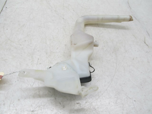 2003-2006 MERCEDES E500 W211 OEM RIGHT FRONT WINDSHIELD WIPER BOTTLE NECK TUBE 