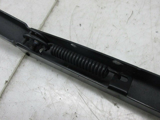 2002-2006 BMW M3 E46 COUPE OEM RIGHT FRONT WINDSHIELD WIPER BLADE ARM