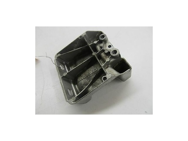 2004-2005 BMW 525i 530i E60 OEM WIPER LINKAGE SUPPORT BRACKET MOUNT 7010593