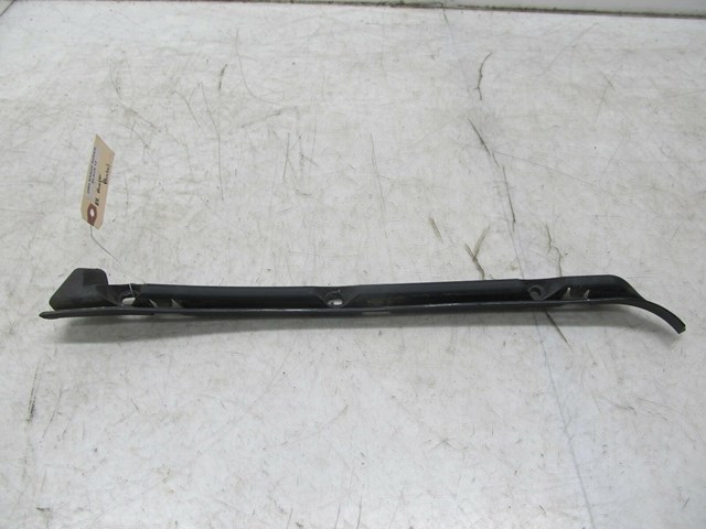  2003-2006 RANGE ROVER HSE OEM RIGHT REAR BUMPER BRACKET STRIP 
